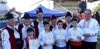 Четири златни медала за читалището в Мезек от фестивала „Кехлибарен грозд”